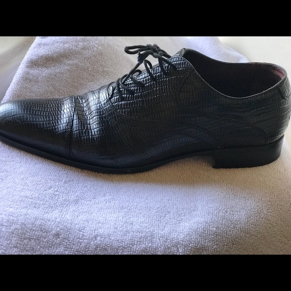 Dolce Gabbana dress shoes. - Picture 6 of 7